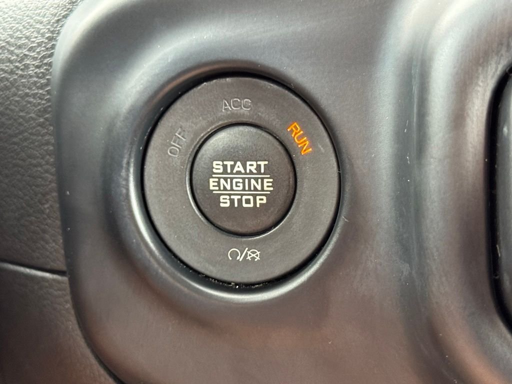 Used 2019 Jeep Wrangler Sport AWD/4WD image 23