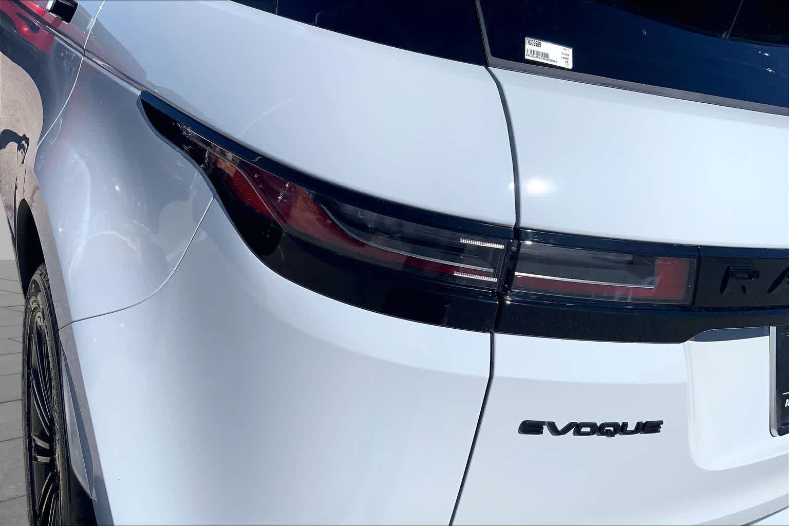 New 2026 Land Rover Range Rover Evoque Dynamic SE AWD/4WD image 14
