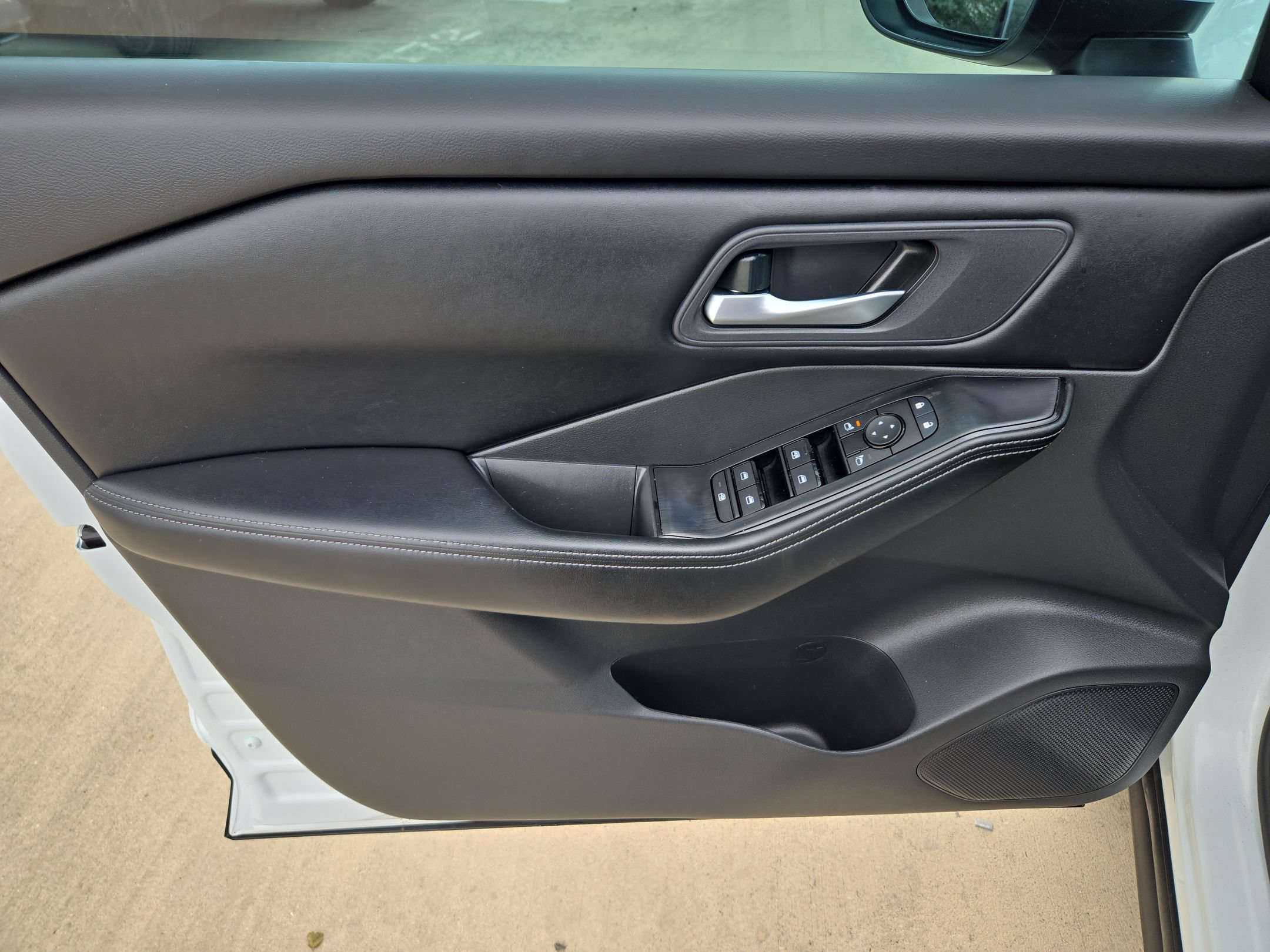Certified 2026 Nissan Rogue SV FWD image 11