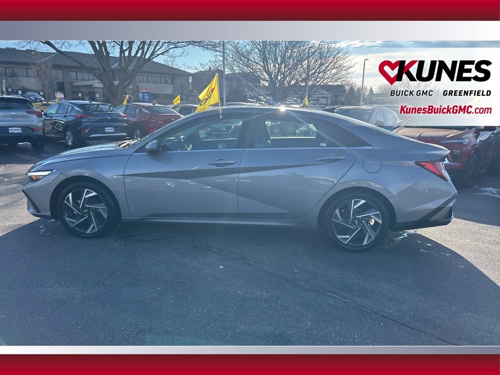 Used 2025 Hyundai Elantra Limited FWD image 9