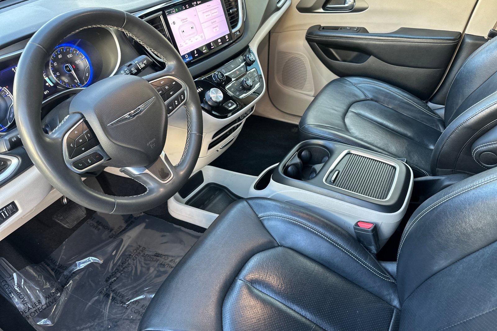 Used 2022 Chrysler Pacifica Touring-L image 11