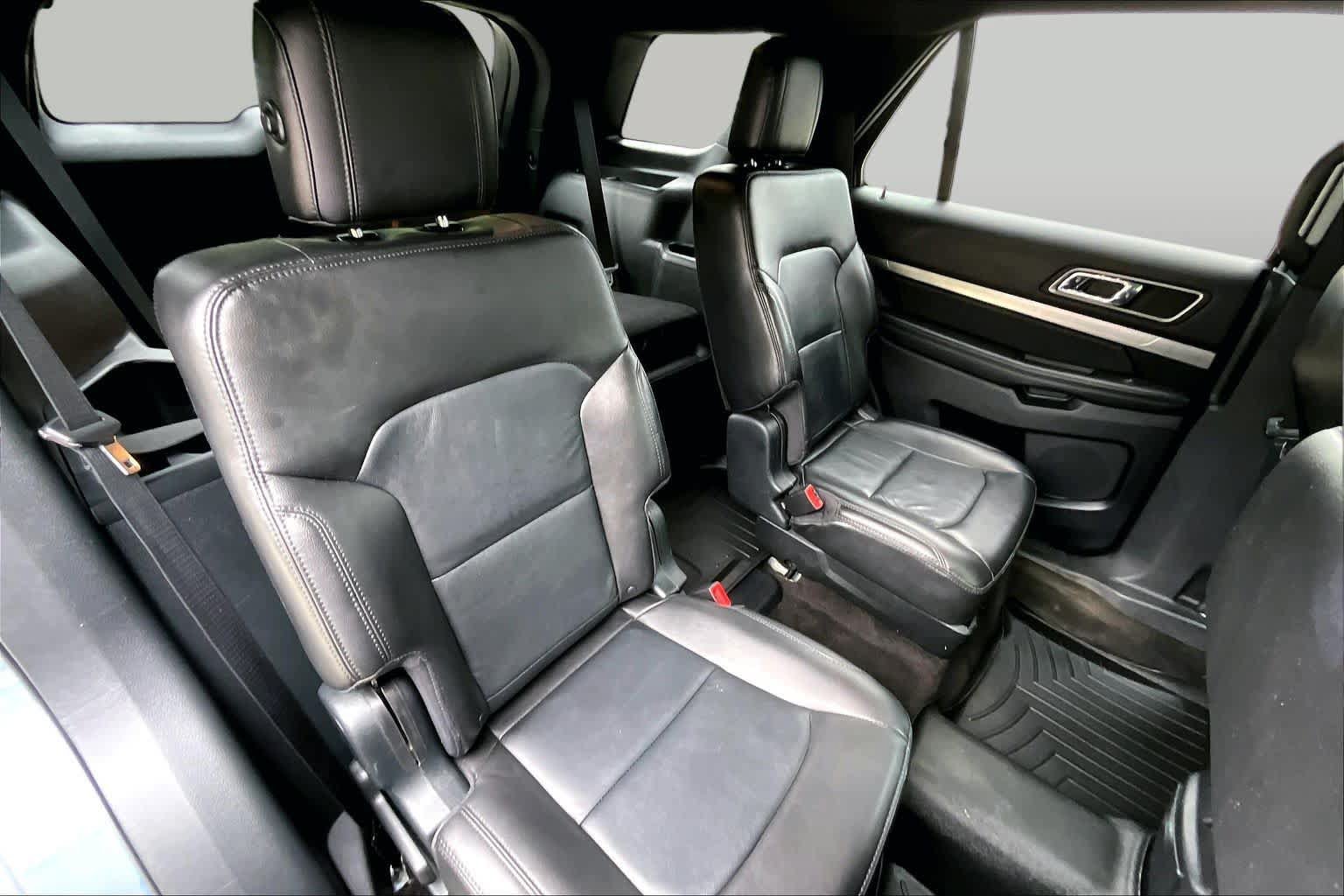 Used 2018 Ford Explorer XLT w/ Equipment Group 202A AWD/4WD image 20