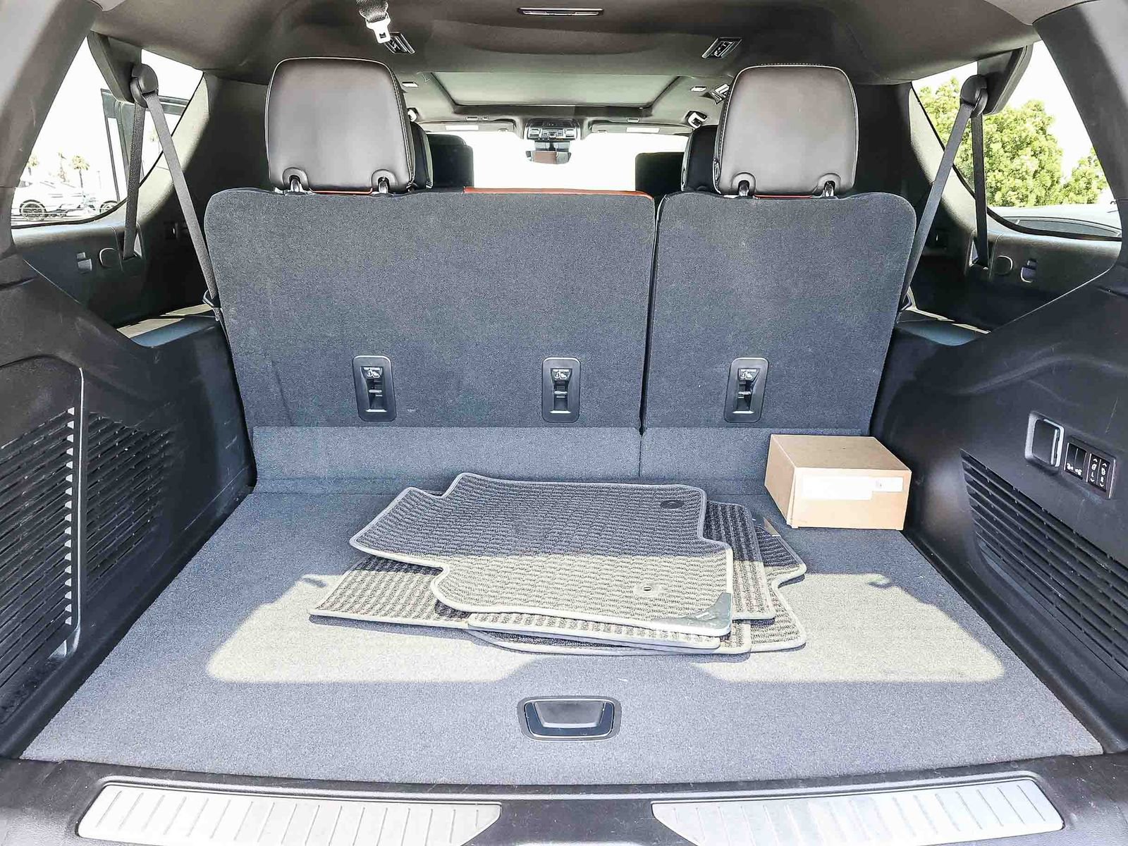 Used 2023 GMC Yukon XL Denali Ultimate AWD/4WD image 29