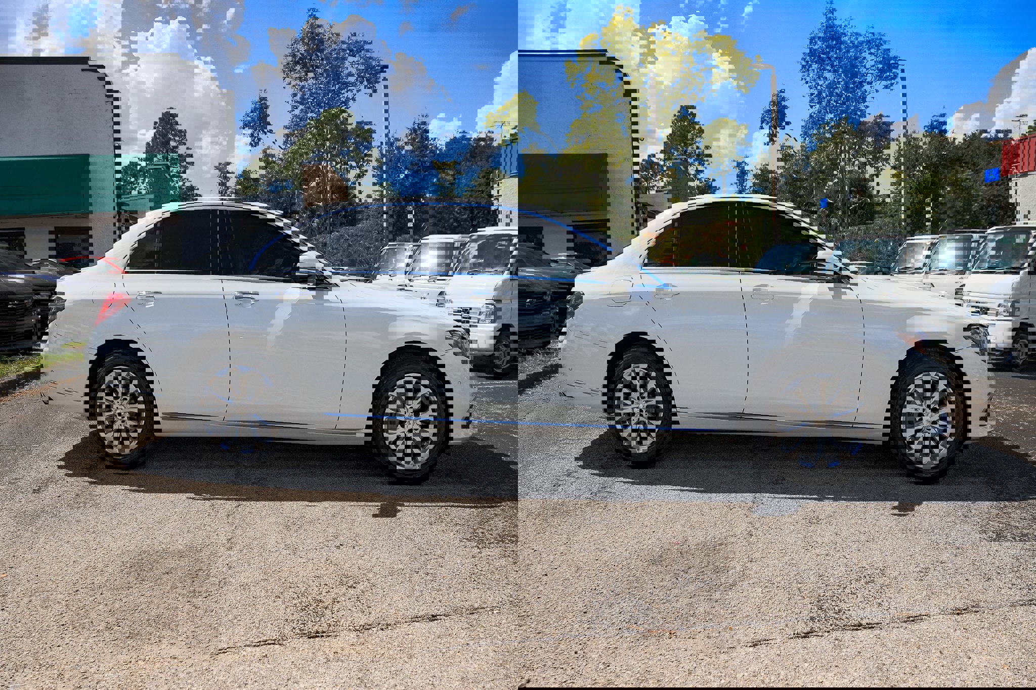 Used 2017 Mercedes-Benz E 300 4MATIC image 17