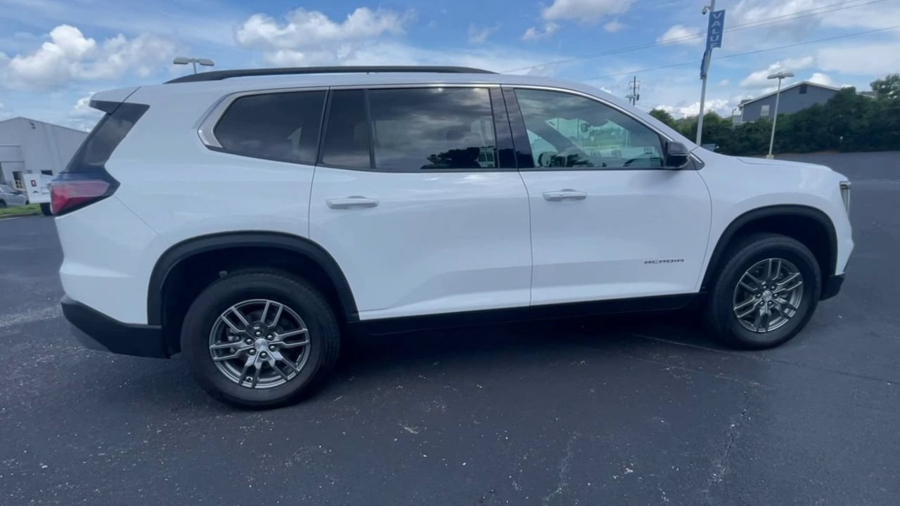 Used 2025 GMC Acadia Elevation FWD image 9