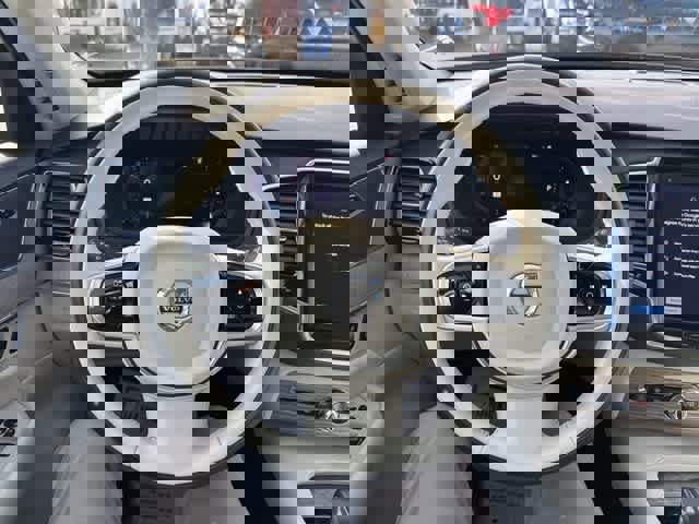 Used 2023 Volvo XC90 B6 Plus w/ Protection Package image 20