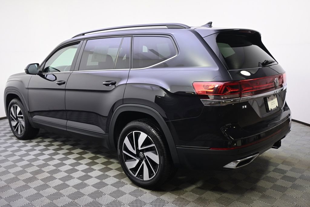Used 2025 Volkswagen Atlas SE image 3