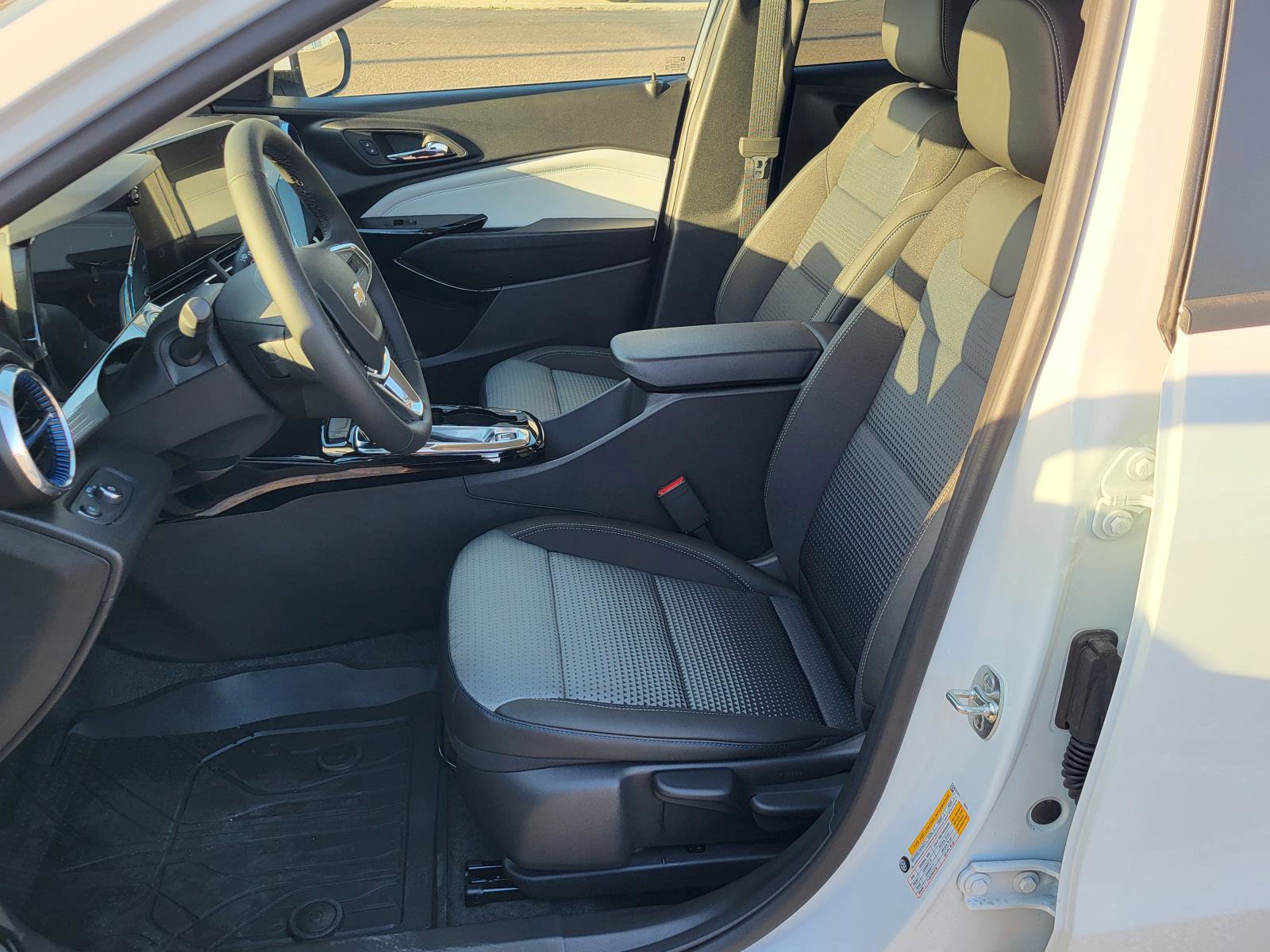 New 2026 Chevrolet Trax LT w/ Driver Confidence Package image 15