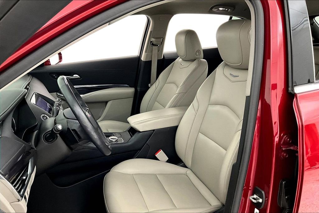 Used 2019 Cadillac XT4 Luxury w/ Cold Weather Package image 30