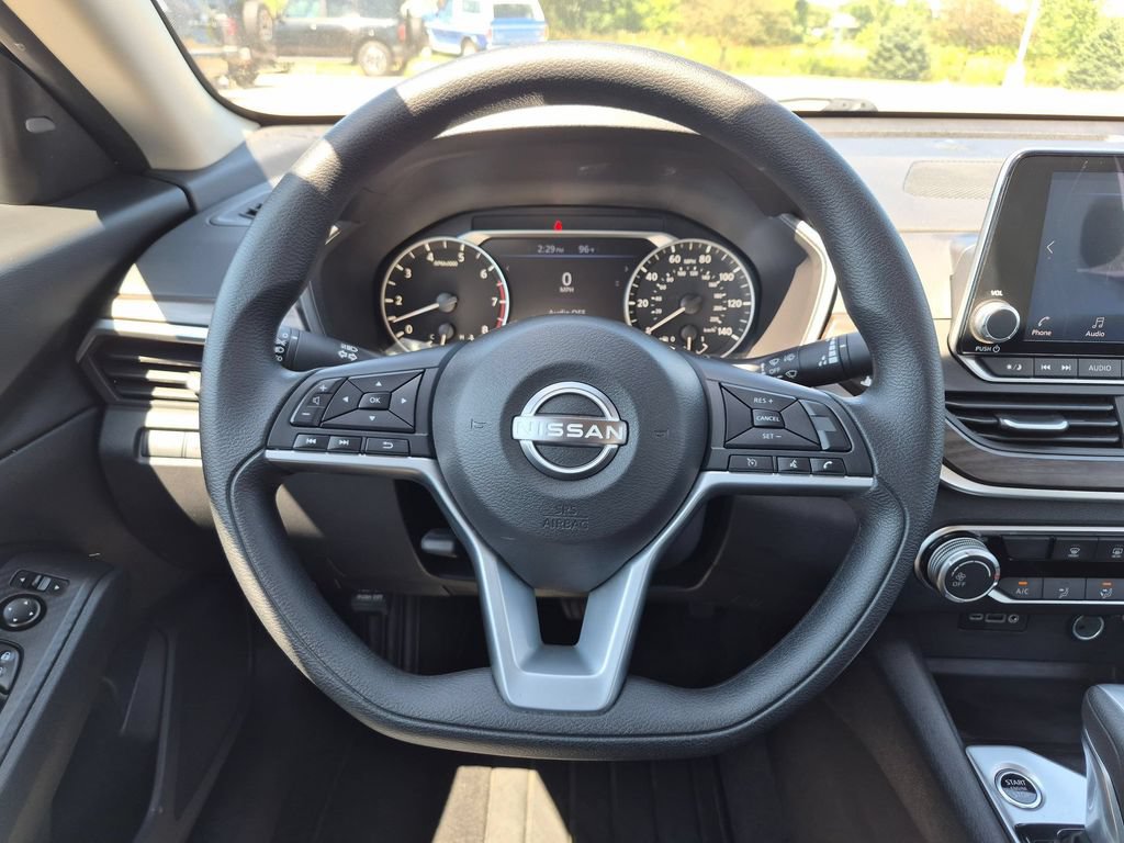 Used 2025 Nissan Altima 2.5 SV FWD image 15