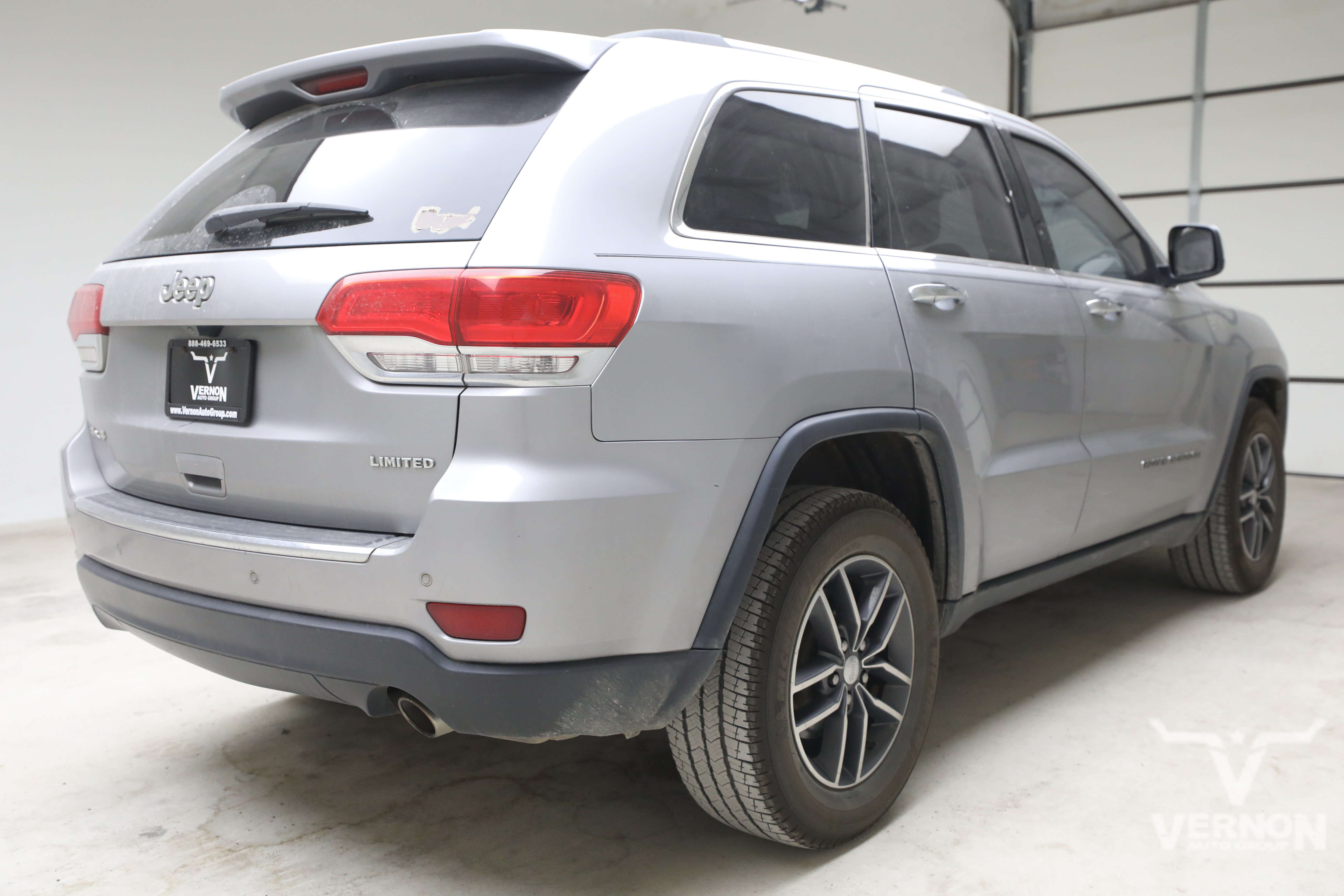Used 2017 Jeep Grand Cherokee Limited w/ Luxury Group II AWD/4WD image 4