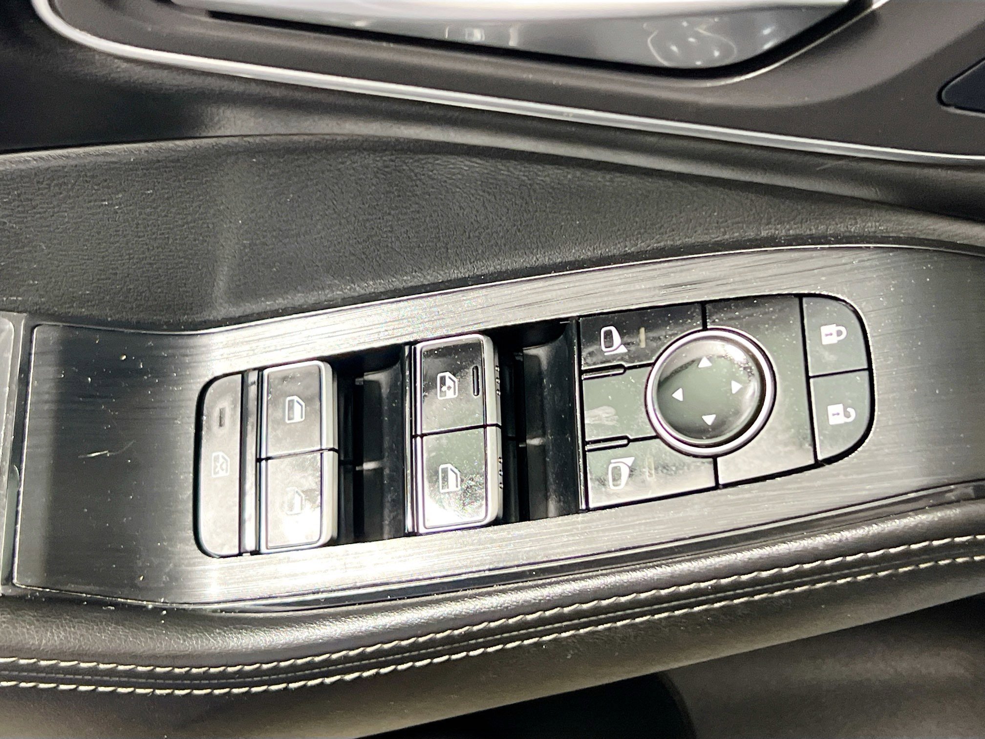 Used 2021 Nissan Rogue SL FWD image 16