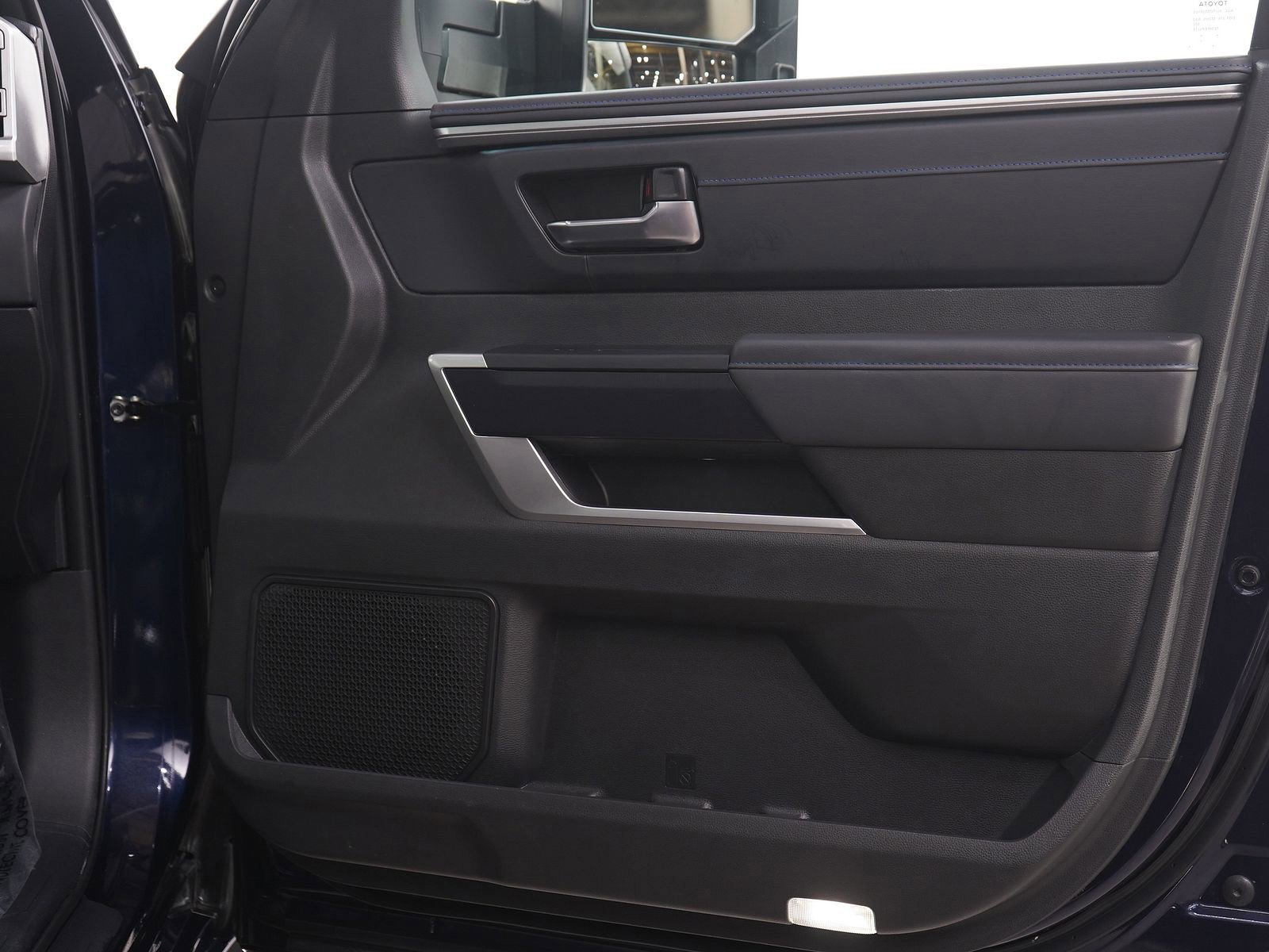 Used 2025 Toyota Sequoia Platinum AWD/4WD image 9