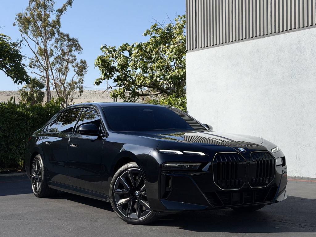 Used 2025 BMW 760i xDrive w/ Premium Package AWD/4WD image 44