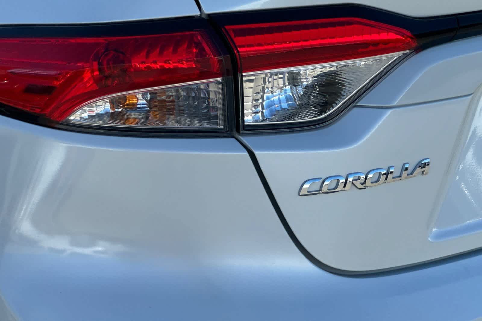 Used 2025 Toyota Corolla LE FWD image 33