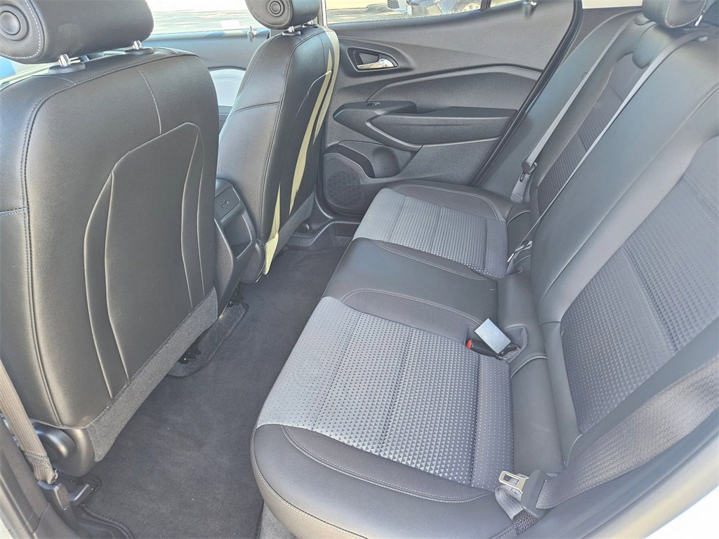 Used 2025 Chevrolet Trax LT w/ LT Convenience Package image 26