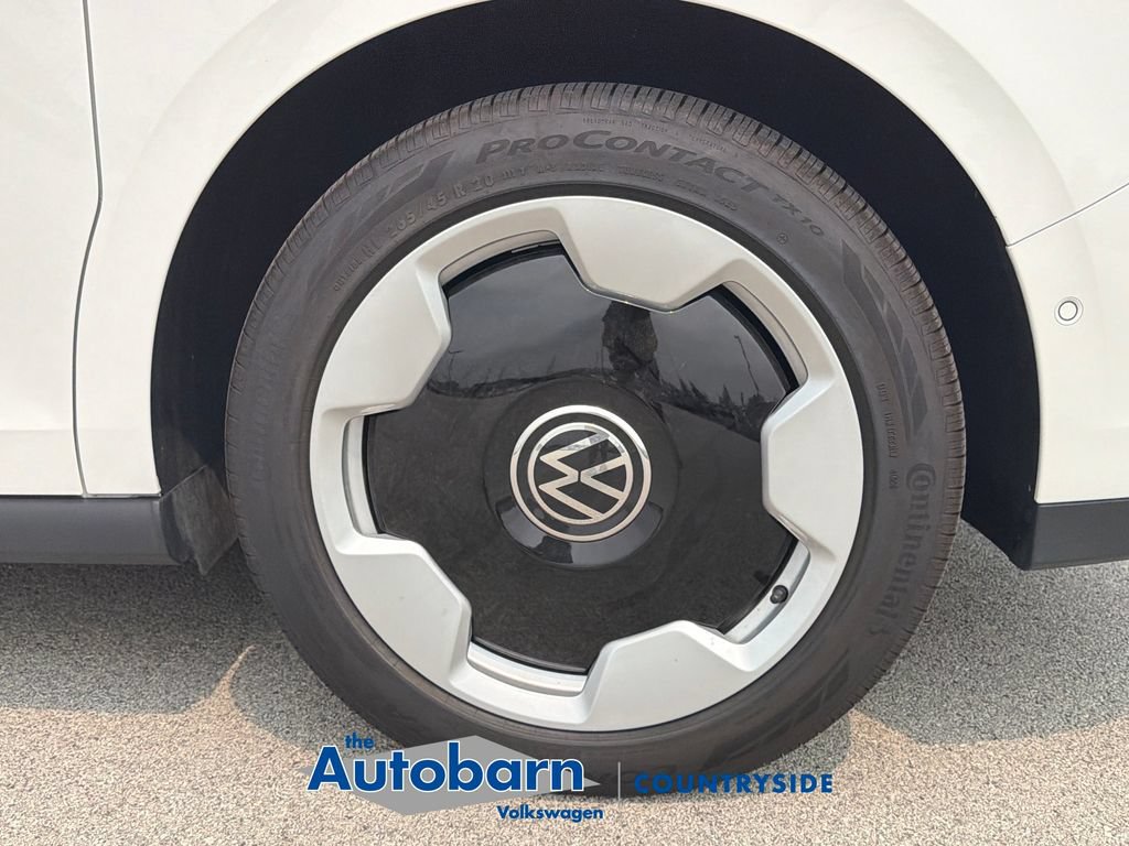 Certified 2025 Volkswagen ID. Buzz Pro S RWD image 32