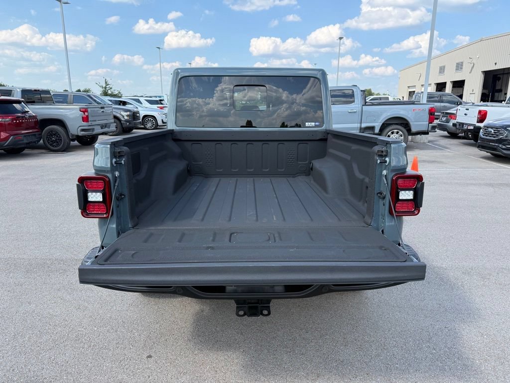 Used 2025 Jeep Gladiator Rubicon AWD/4WD image 32