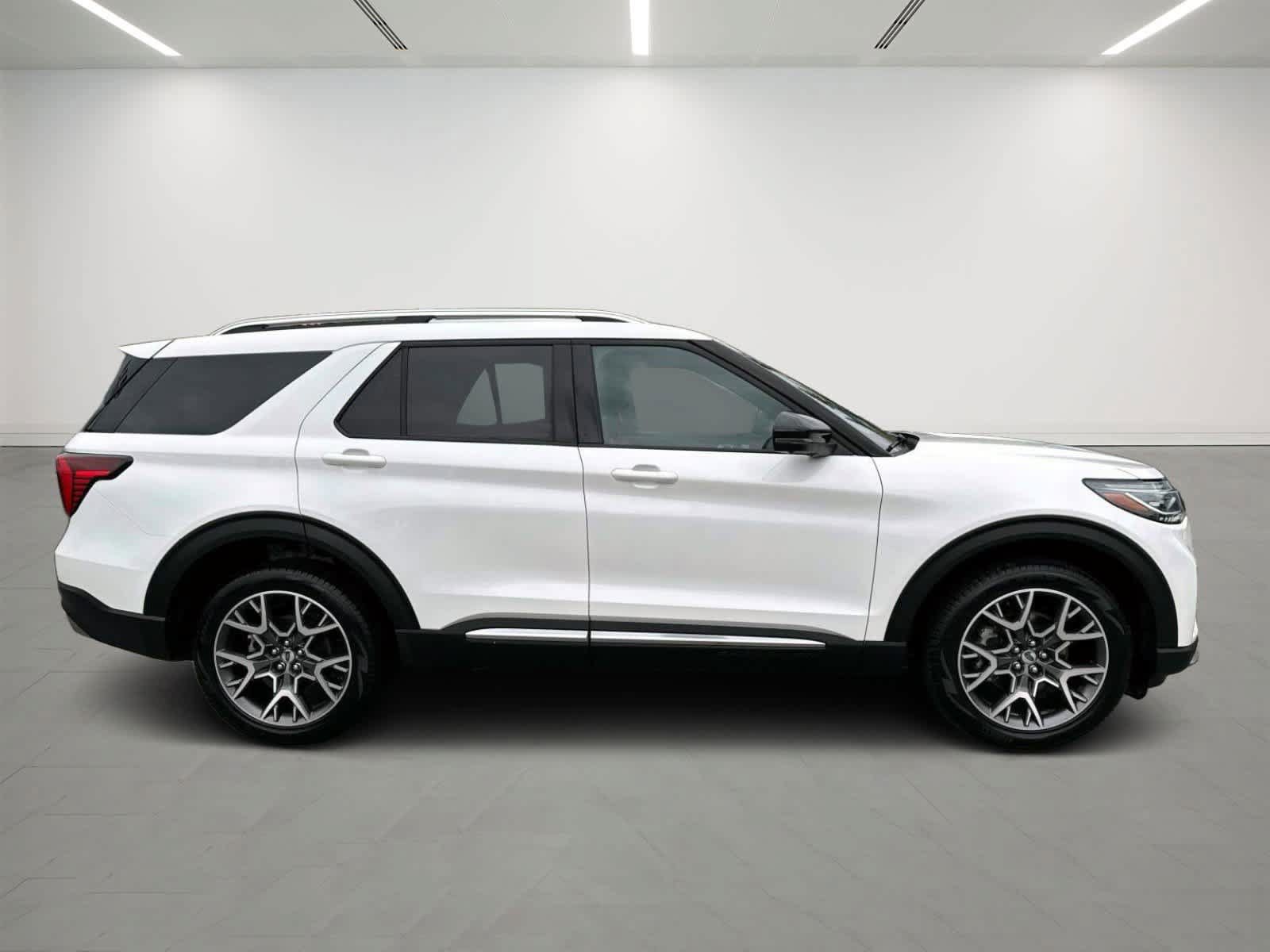 Used 2025 Ford Explorer Platinum w/ Ultimate Package AWD/4WD image 5