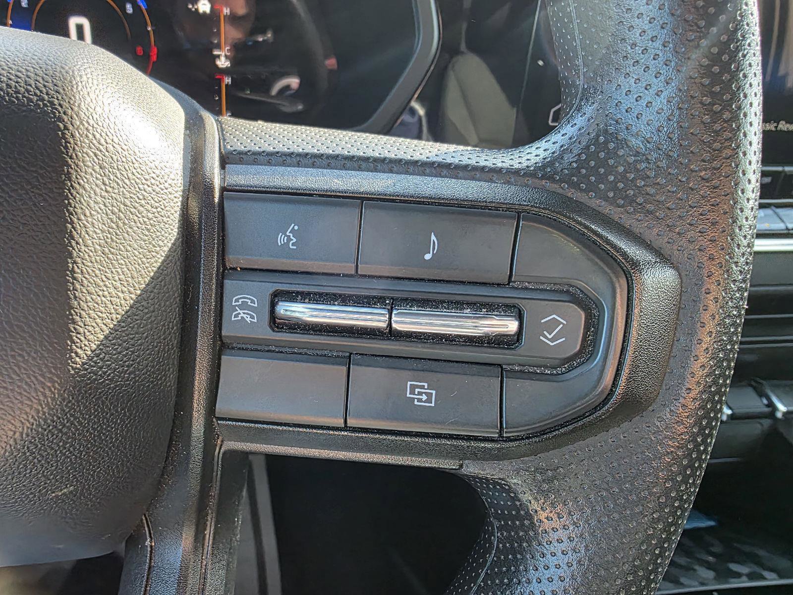 Used 2023 Chevrolet Colorado Trail Boss w/ Technology Package image 17