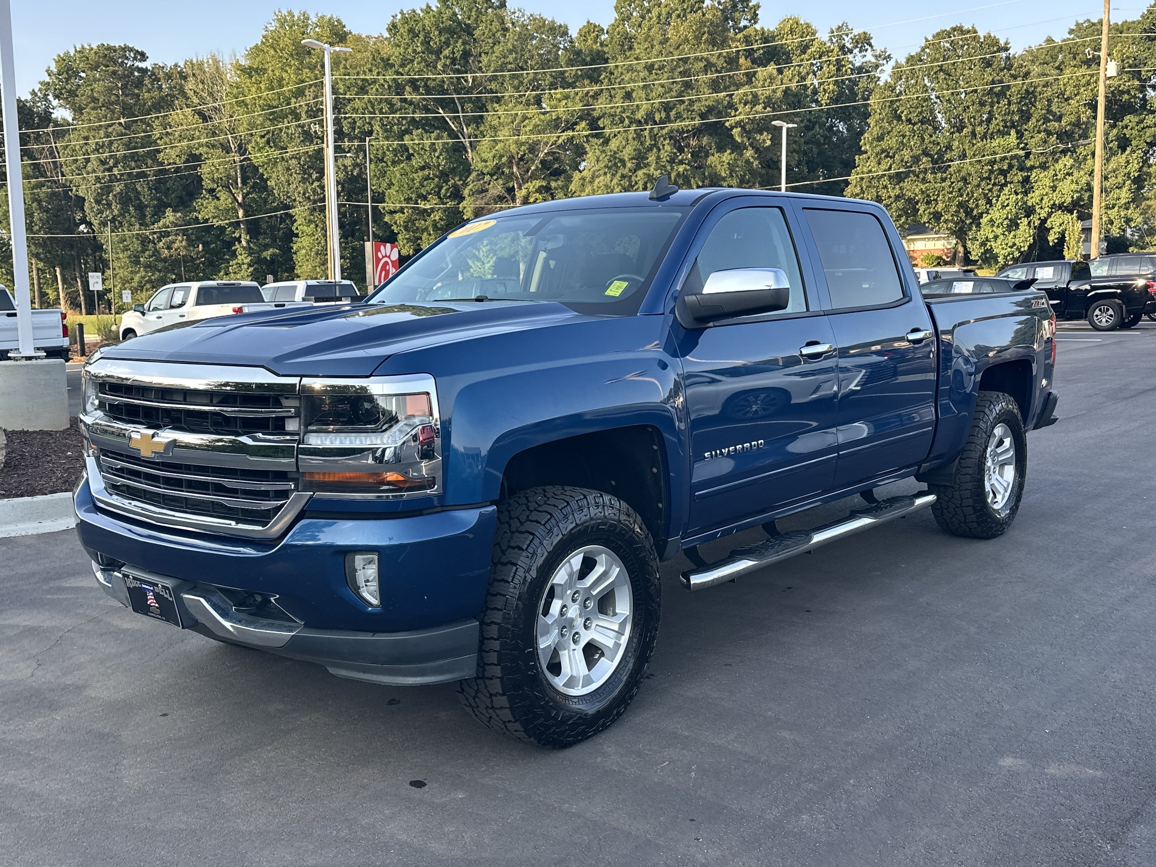 Used 2017 Chevrolet Silverado 1500 LT w/ All Star Edition AWD/4WD image 4