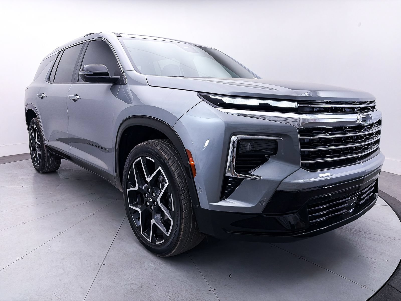 Used 2025 Chevrolet Traverse High Country FWD image 12