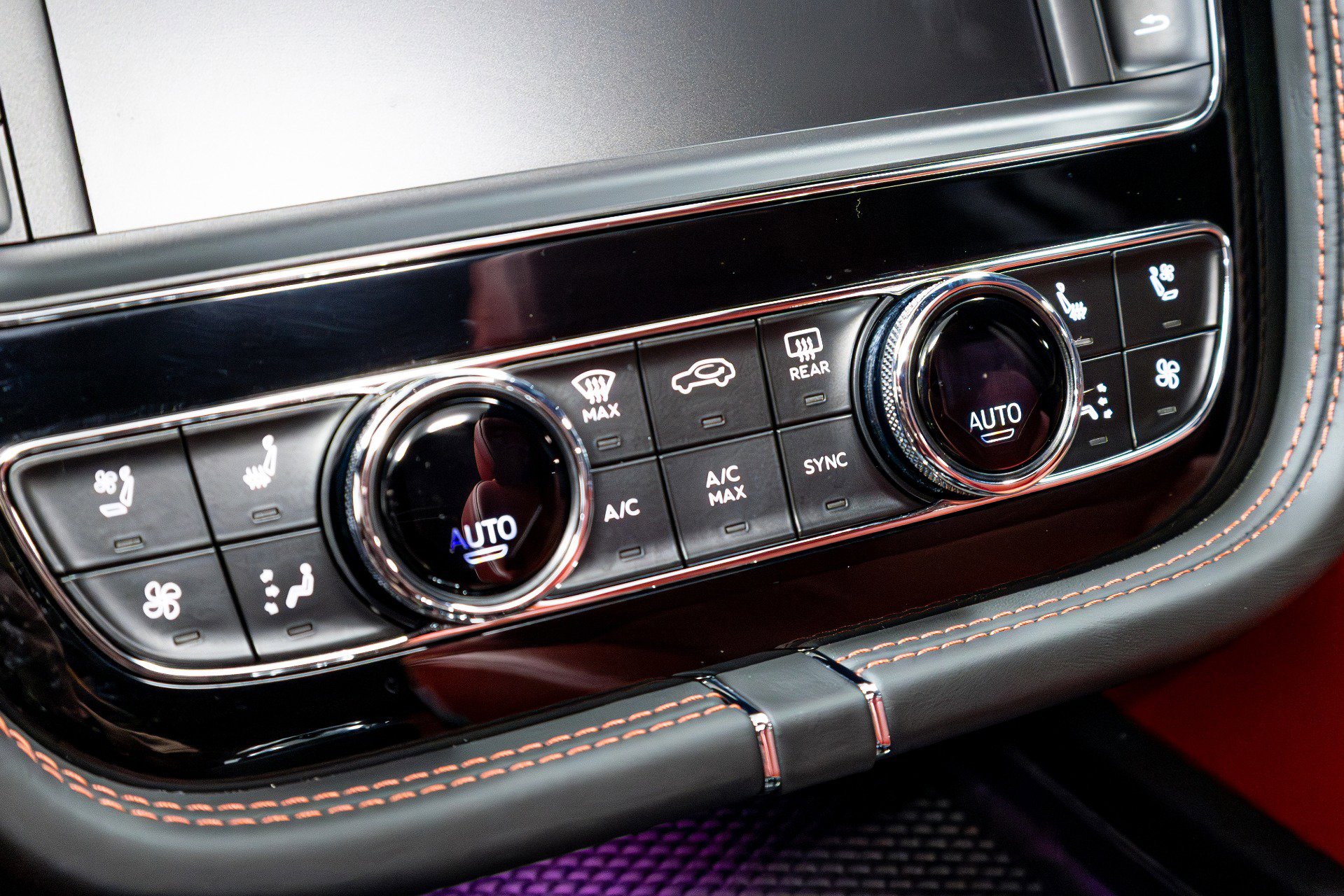 Used 2020 Bentley Bentayga image 78