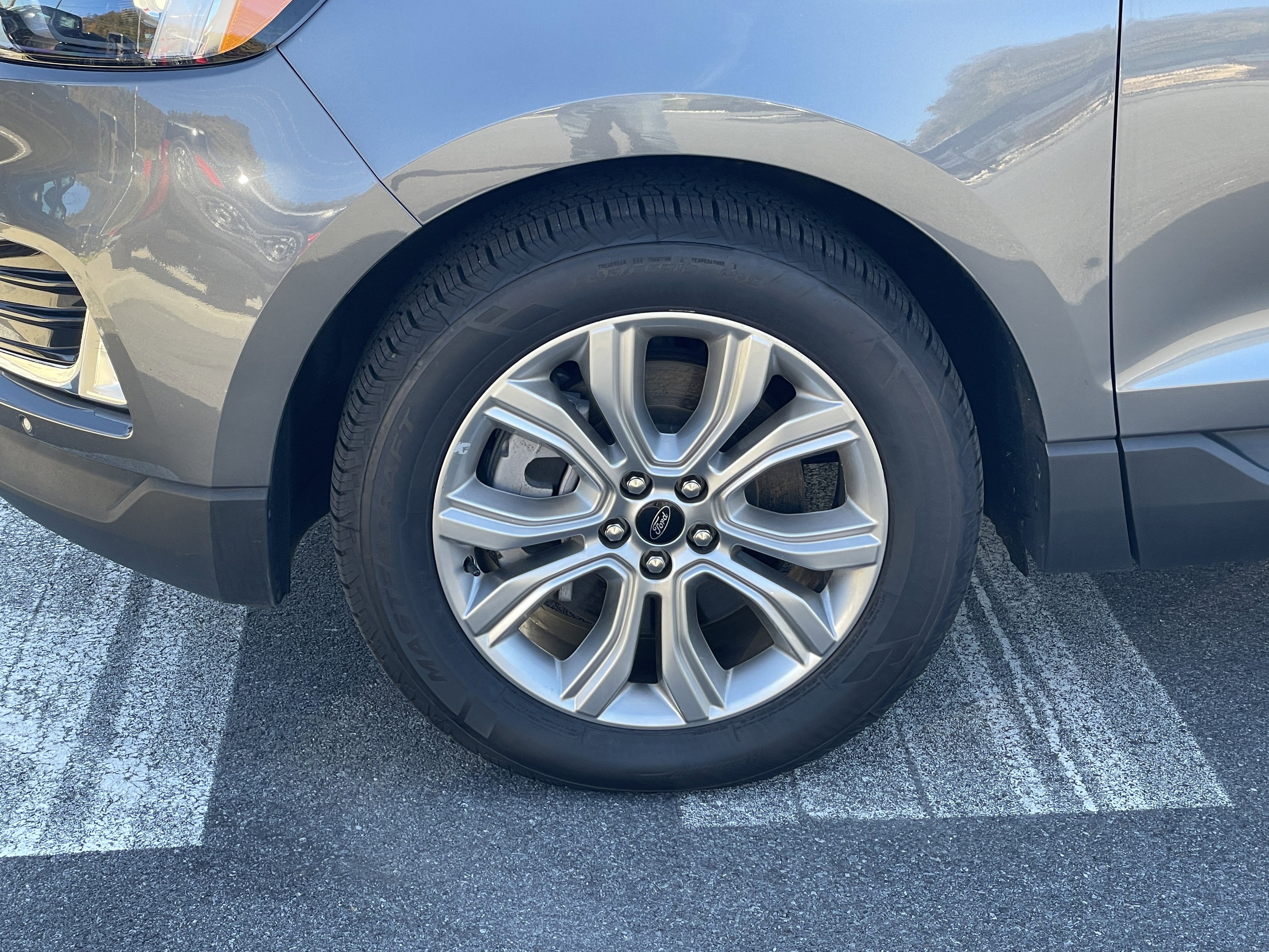 Used 2024 Ford Edge Titanium image 9