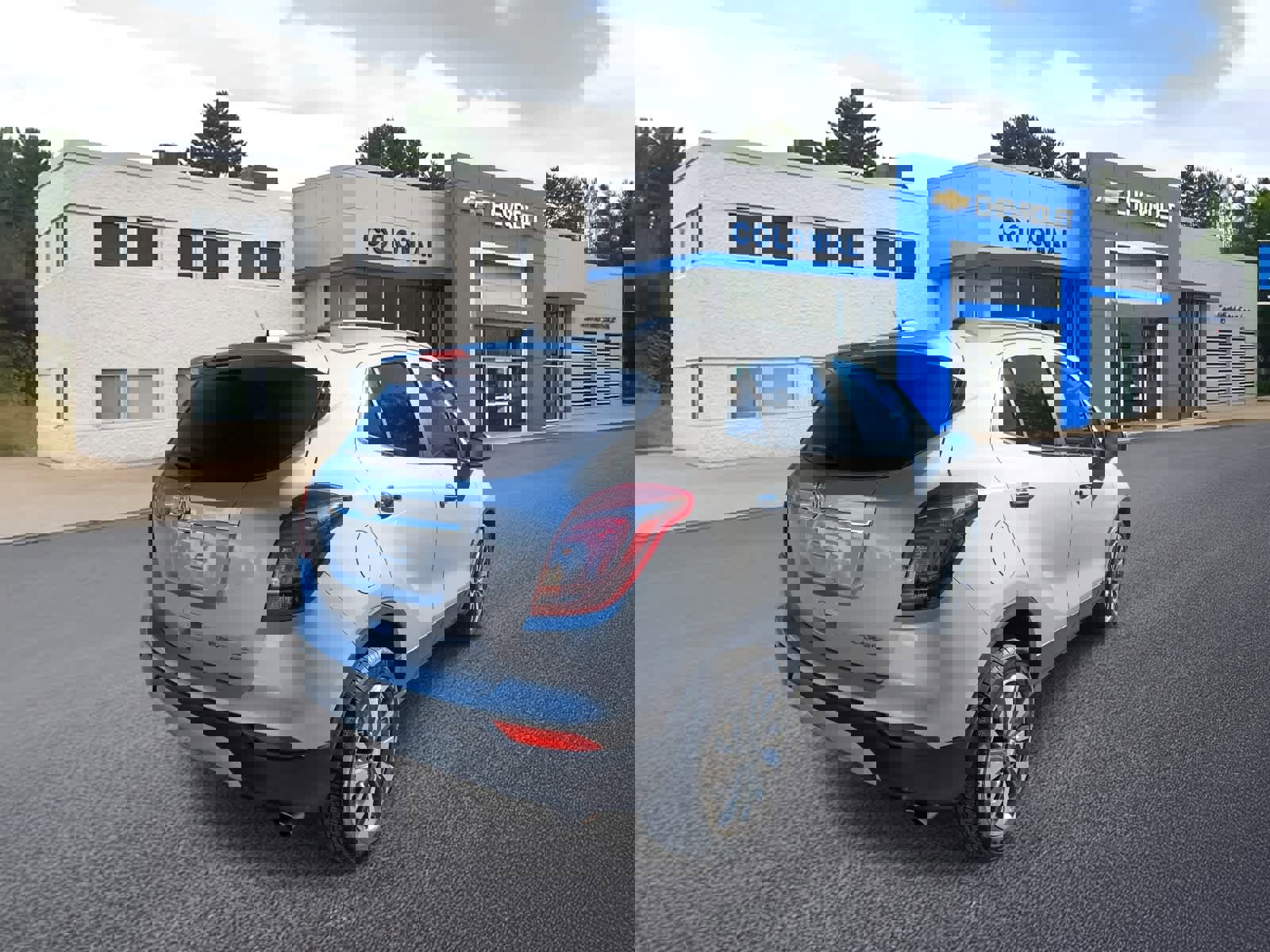 Used 2022 Buick Encore Preferred image 4