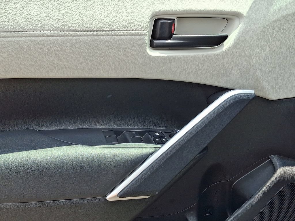 Used 2023 Toyota Corolla Cross L FWD image 11
