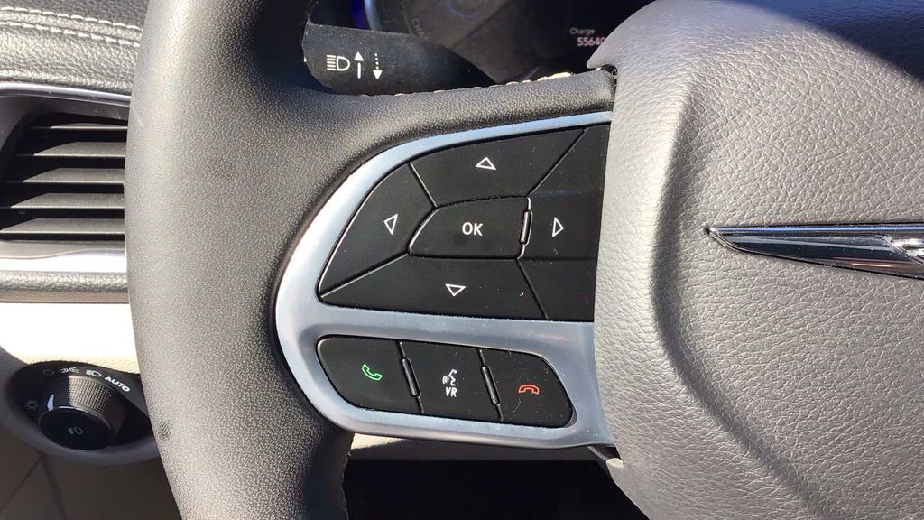 Used 2023 Chrysler Pacifica Limited image 25