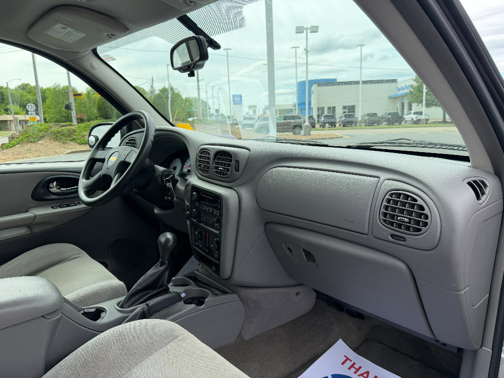 Used 2005 Chevrolet TrailBlazer LS w/ LS Preferred Equipment Group RWD image 14