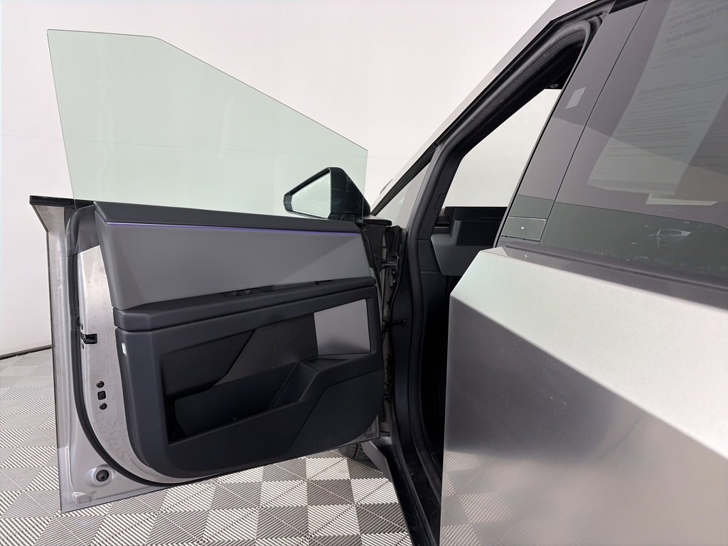 Used 2025 Tesla Cybertruck AWD Crew Cab image 10