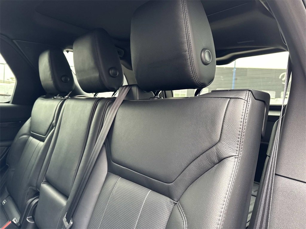Certified 2018 Land Rover Discovery HSE image 15