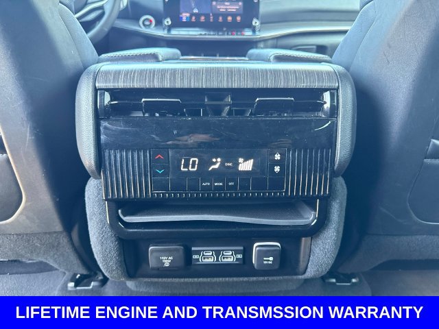 Used 2024 Jeep Wagoneer L Series II RWD image 17