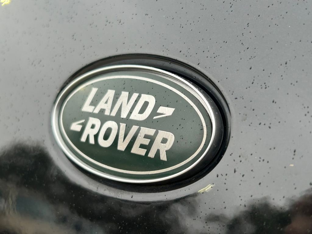 Used 2024 Land Rover Discovery Dynamic SE image 10