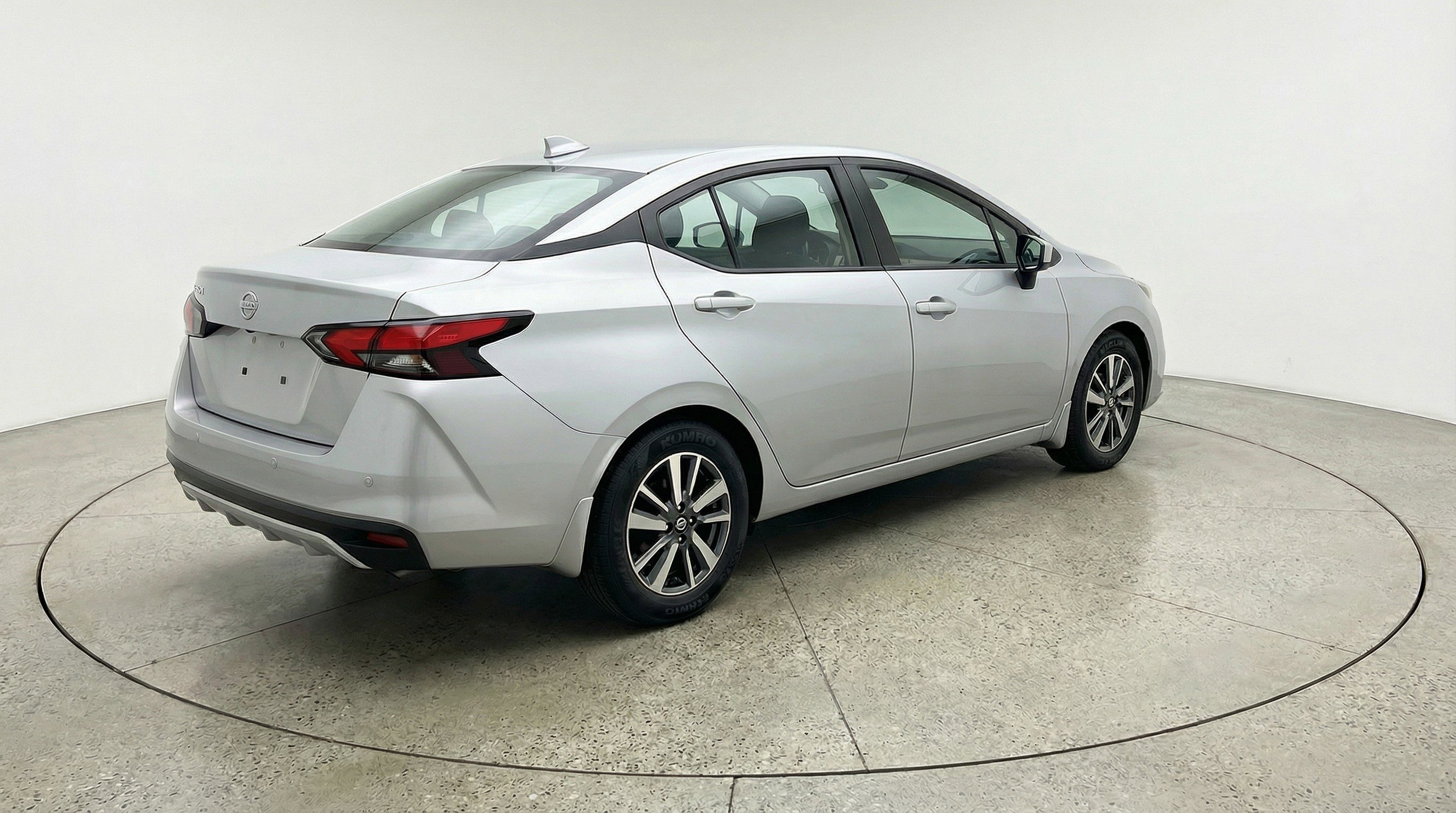 Used 2025 Nissan Versa SV image 9