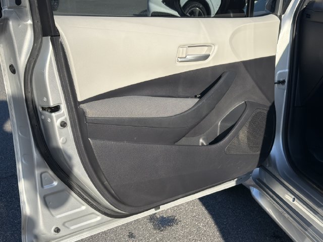 Used 2020 Toyota Corolla LE FWD image 12