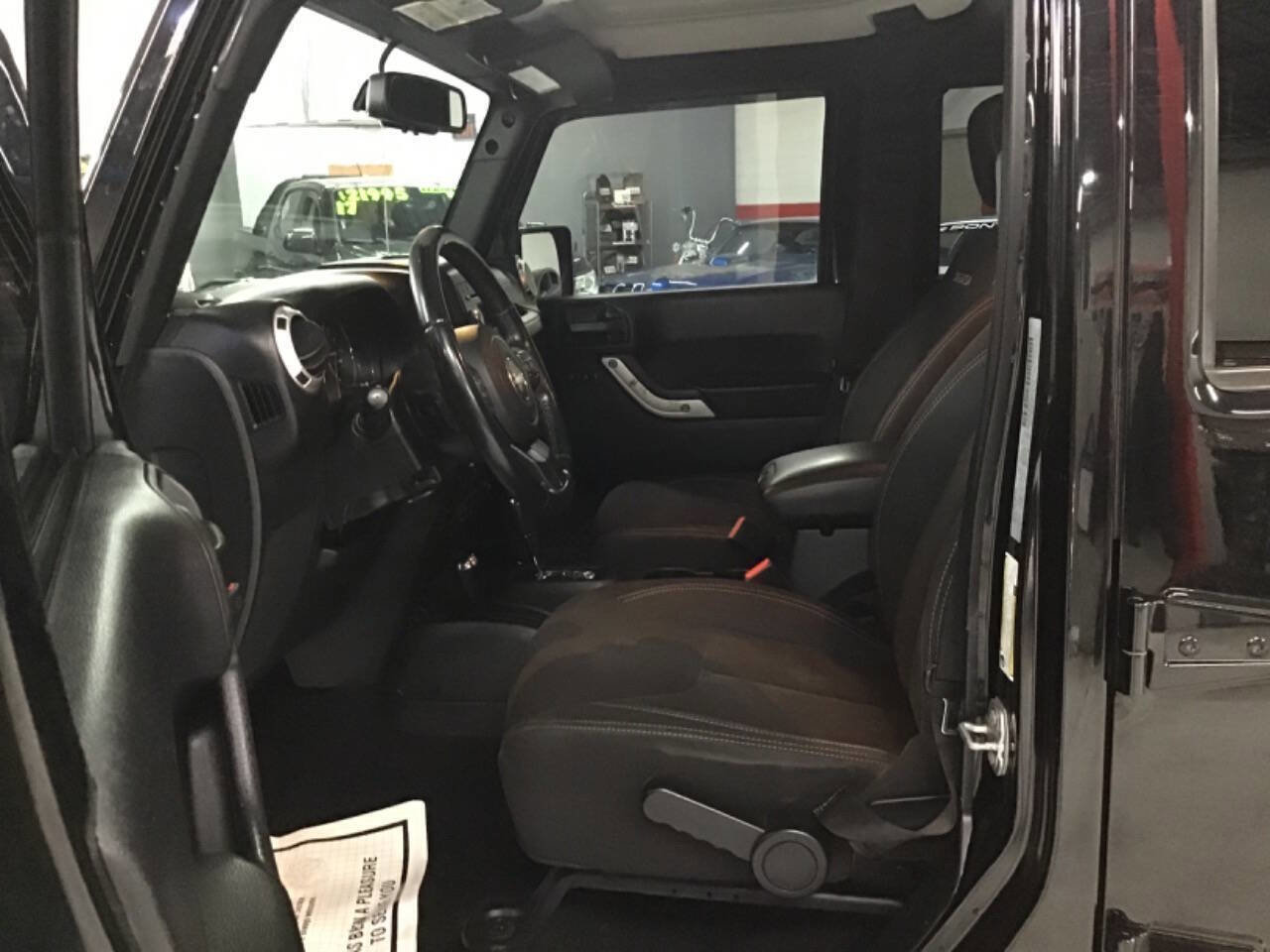 Used 2017 Jeep Wrangler Unlimited Sahara w/ Connectivity Group image 12