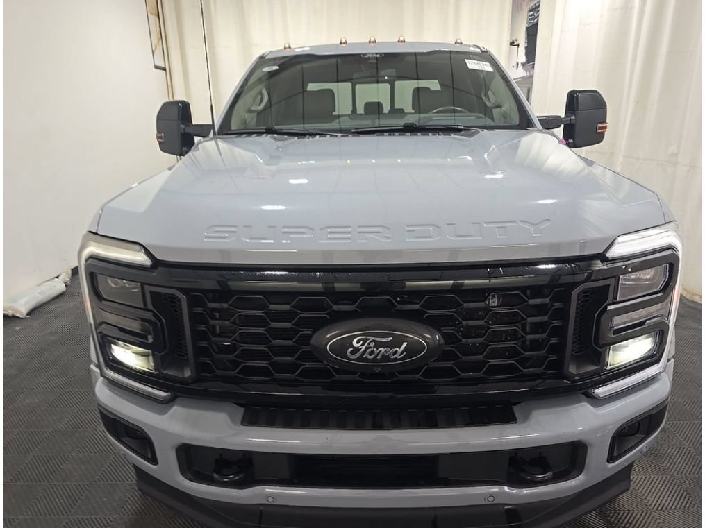Used 2025 Ford F450 Platinum w/ Platinum Plus Package AWD/4WD image 3