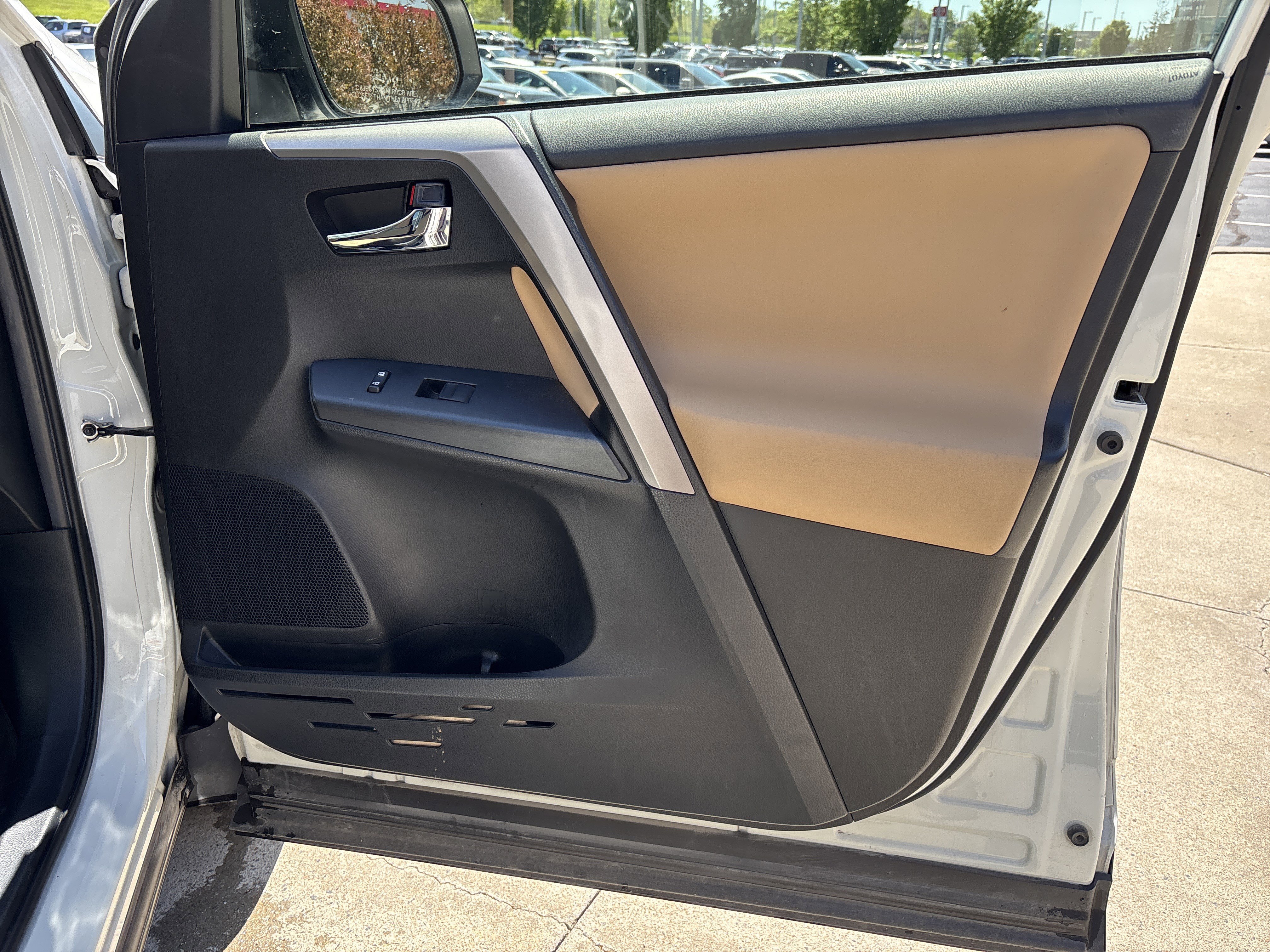 Used 2017 Toyota RAV4 XLE AWD/4WD image 29