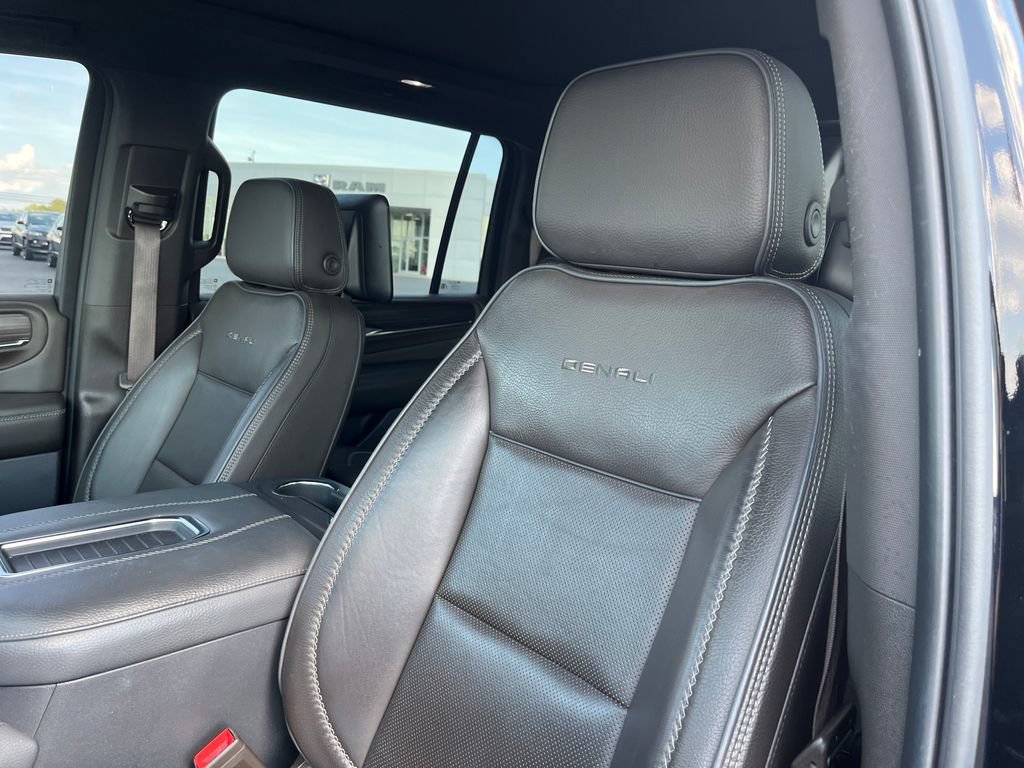 Used 2021 GMC Yukon XL Denali AWD/4WD image 12