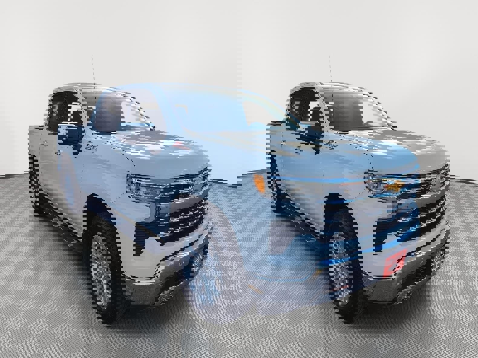 Used 2024 Chevrolet Silverado 1500 LTZ image 2