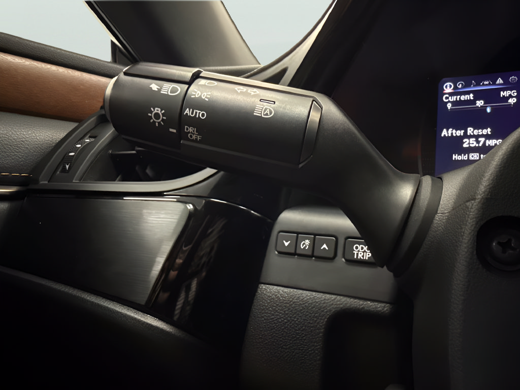 Used 2023 Lexus ES 350 w/ Premium Package FWD image 19