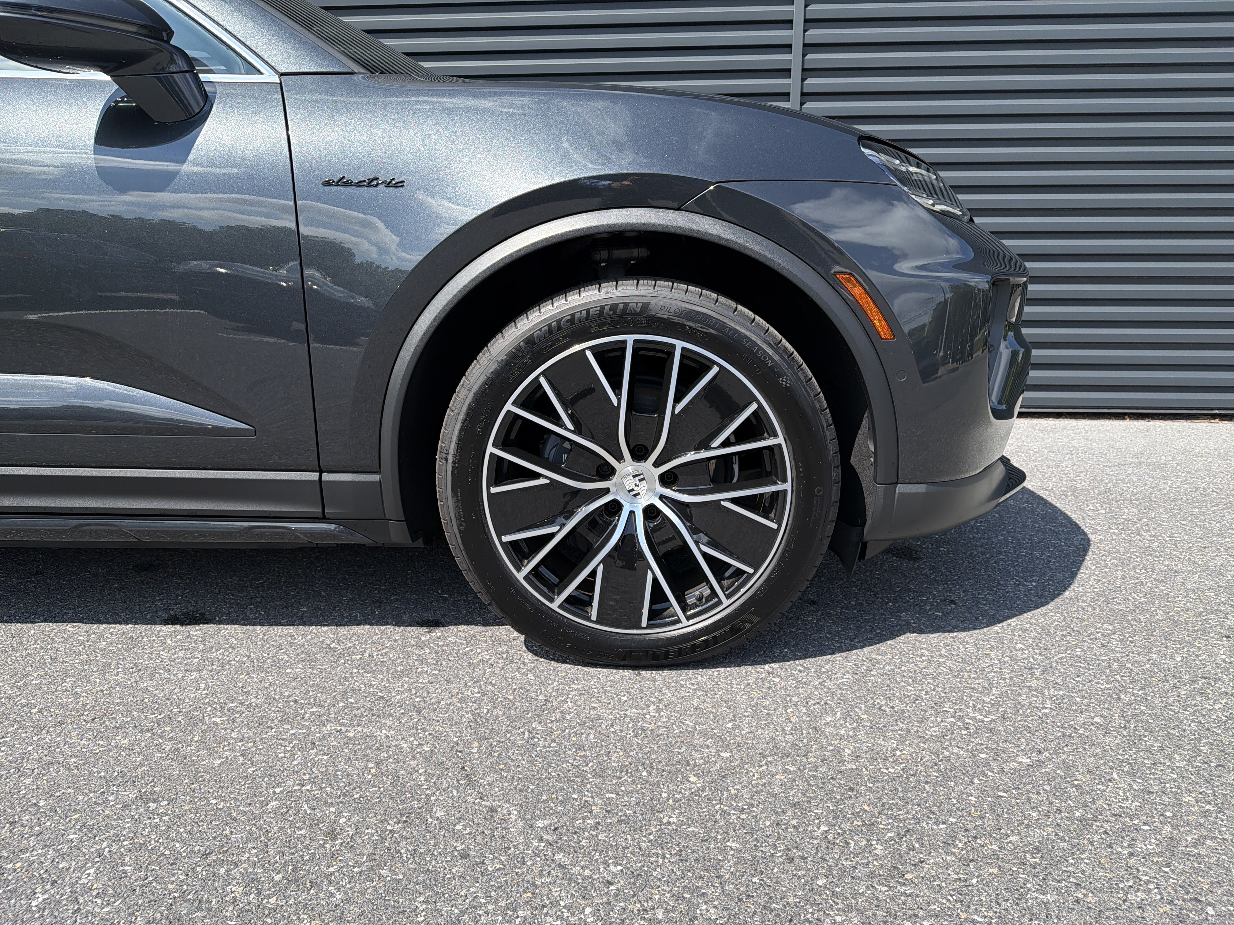 New 2025 Porsche Macan 4 Electric AWD/4WD image 7