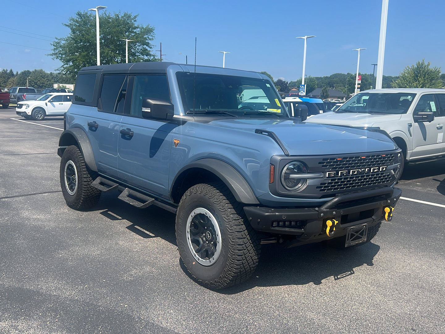 Used 2023 Ford Bronco Badlands AWD/4WD image 2