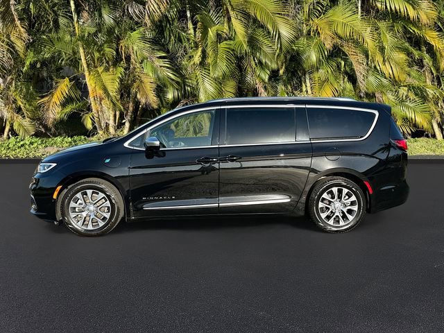 Used 2025 Chrysler Pacifica Pinnacle image 8