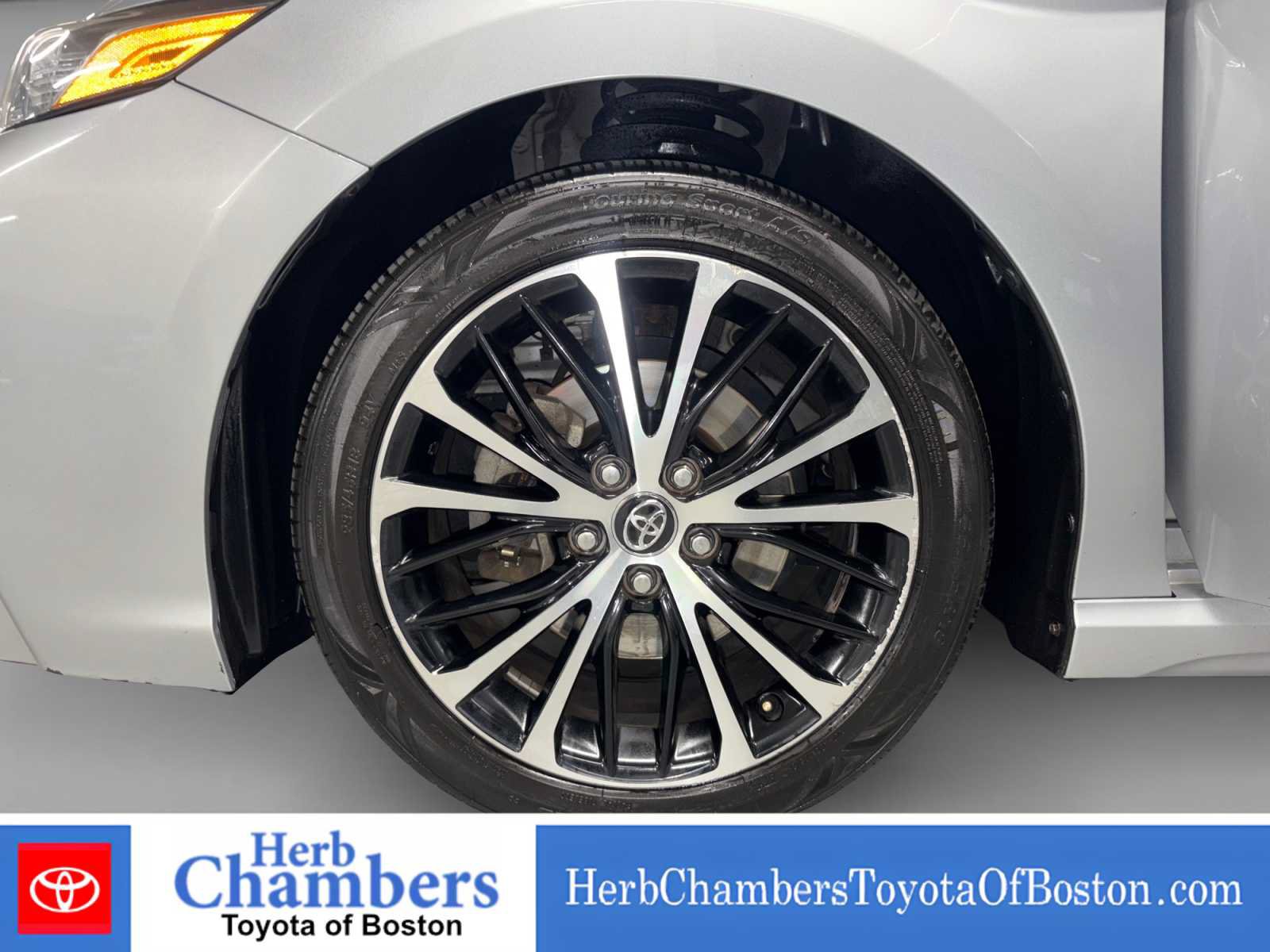 Used 2020 Toyota Camry SE FWD image 9