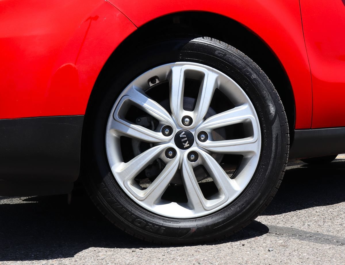 Used 2018 Kia Soul + FWD image 5