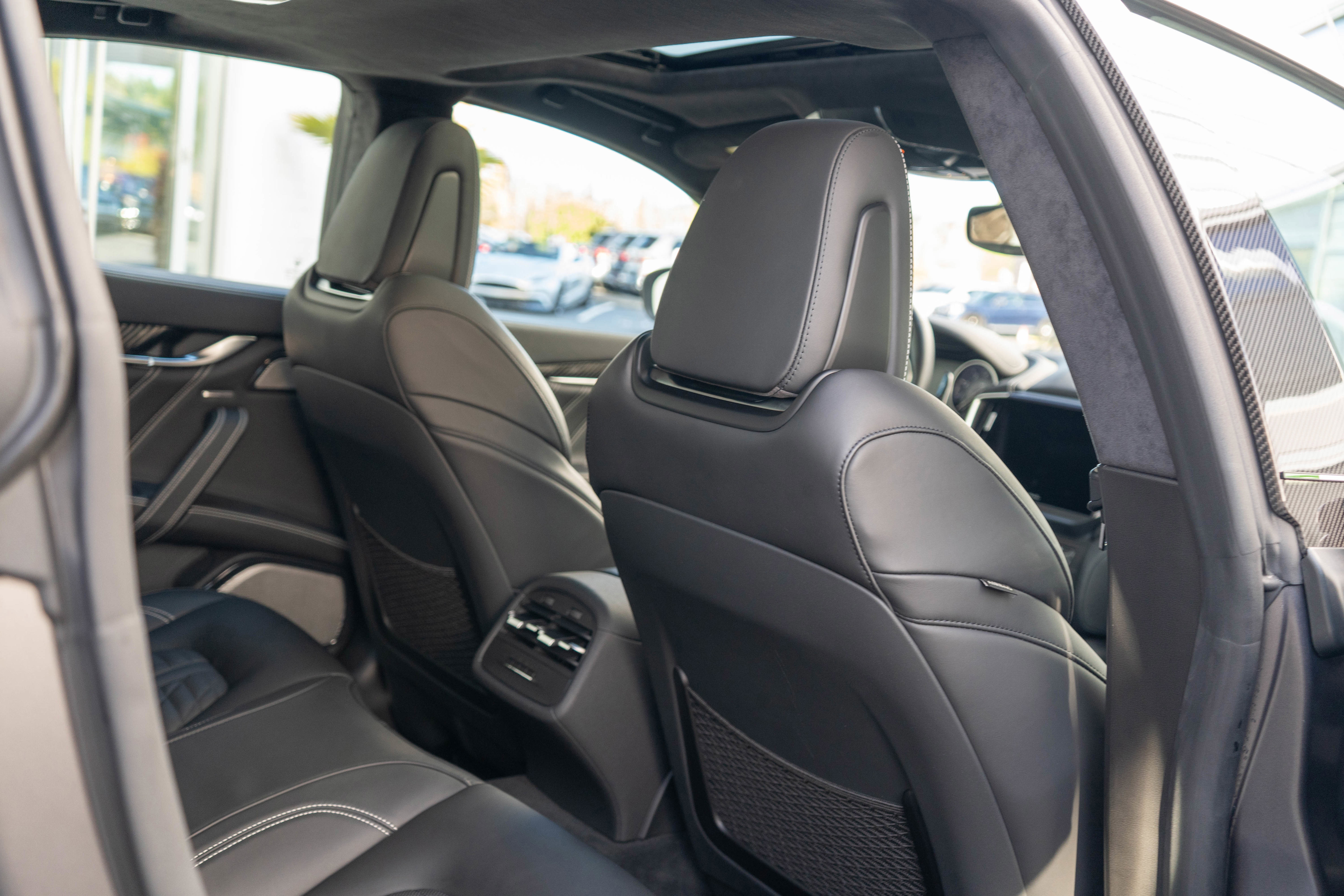 Used 2022 Maserati Ghibli Trofeo image 32